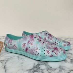 Native Jericho in Hydrangea Blue Plum Blossom Floral Lightweight Slip On Shoes